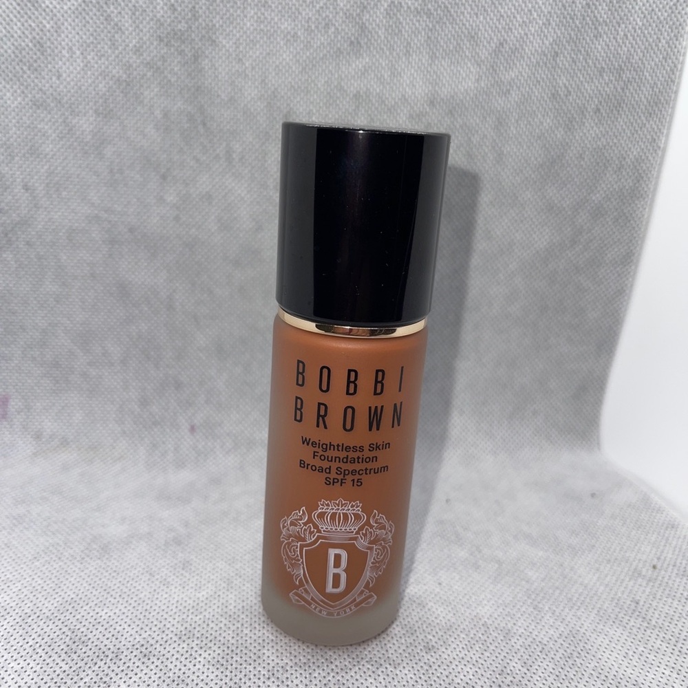 Bobbi Brown Weightless Skin Foundation - Warm Tan